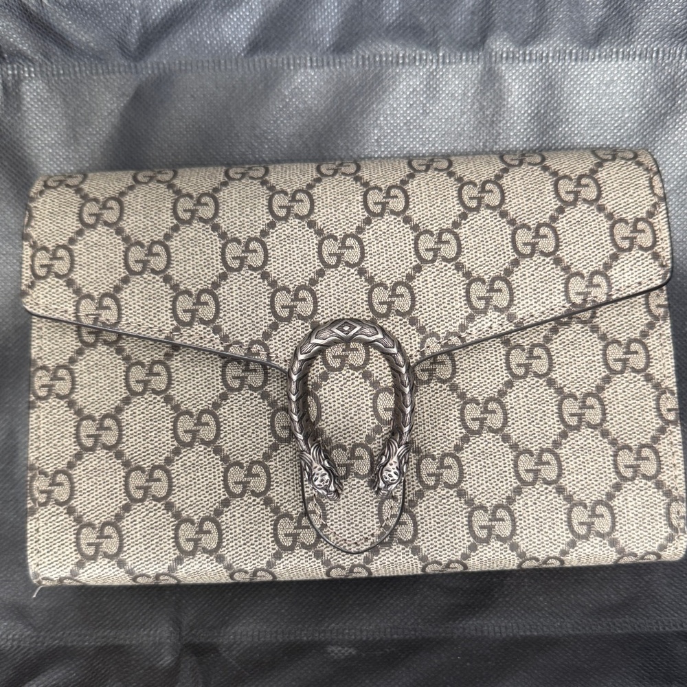 GUCCI Dionysus GG supreme wallet on chain